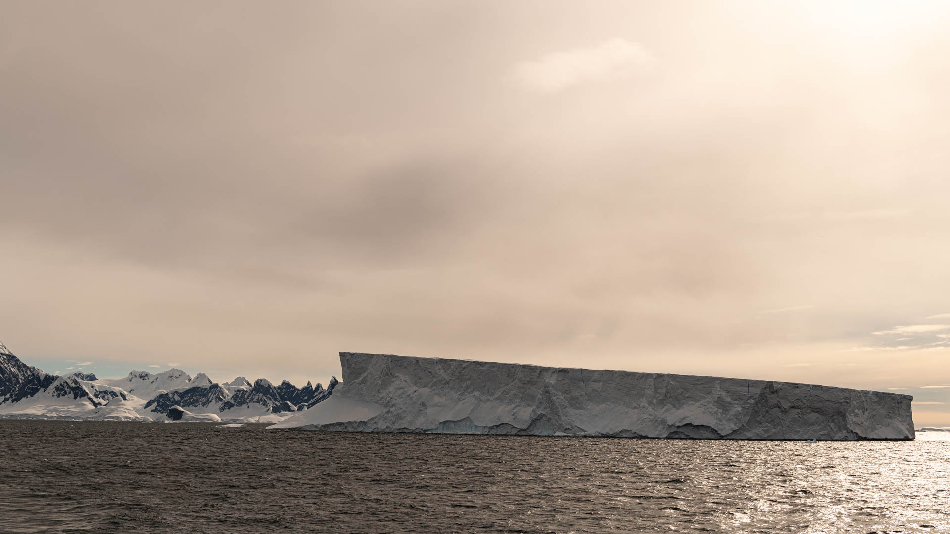 Table iceberg in the Lemaire Channel