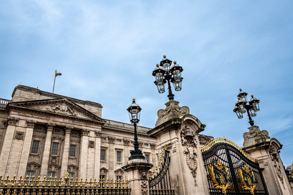 Front gate to Buckingham Palace