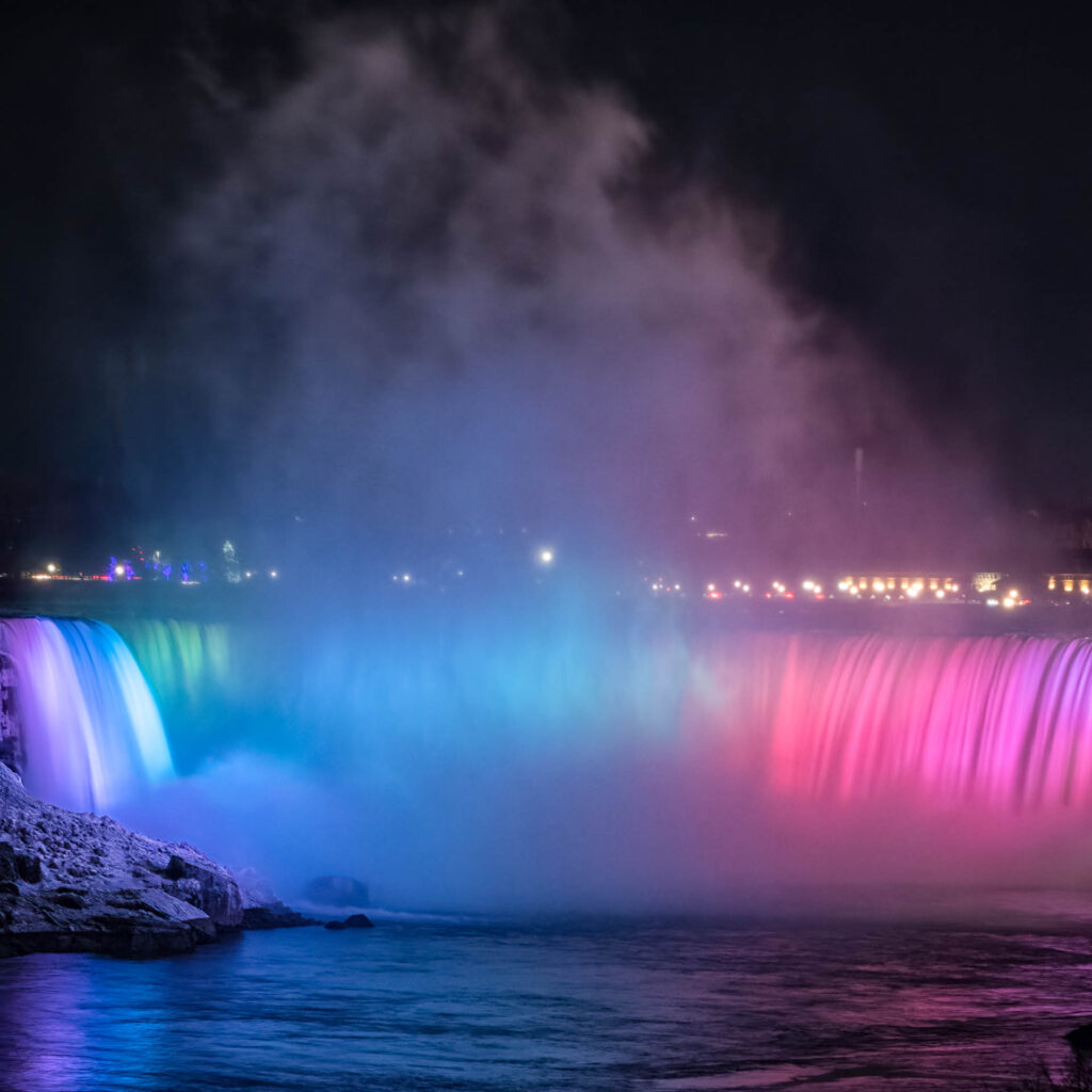 Horseshoe Falls at Night | Focus On Mee | Robert Mee