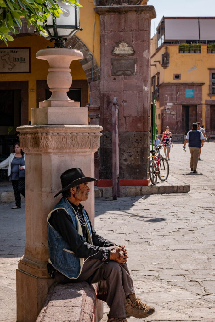 Hanging out in the Jardine | Focus On Mee | Robert Mee