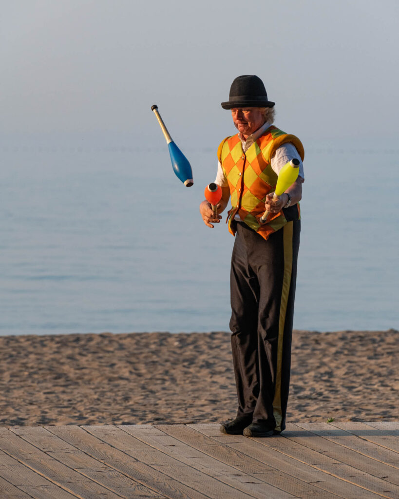 Juggler on Toronto Boardwalk | Focus On Mee | Robert Mee