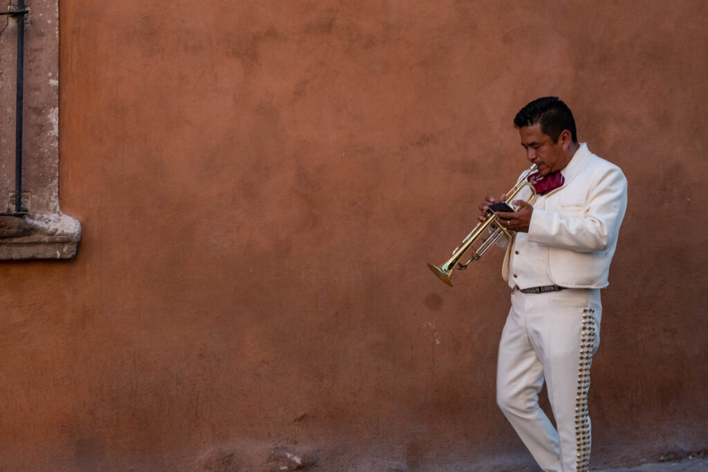 Mariachi musician in the Jardine | Focus On Mee | Robert Mee