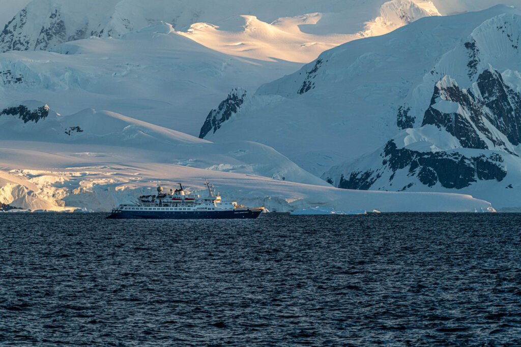 Ocean Adventurer near Hydrurga Rocks | Focus On Mee | Robert Mee