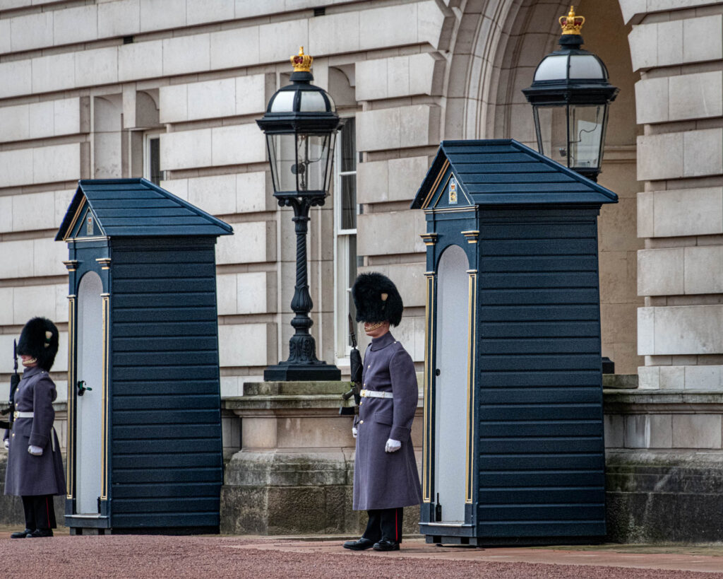 Standing on Guard - Buckingham Palace | Focus On Mee | Robert Mee