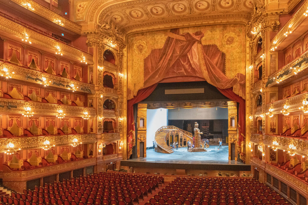 Teatro Colon | Focus On Mee | Robert Mee