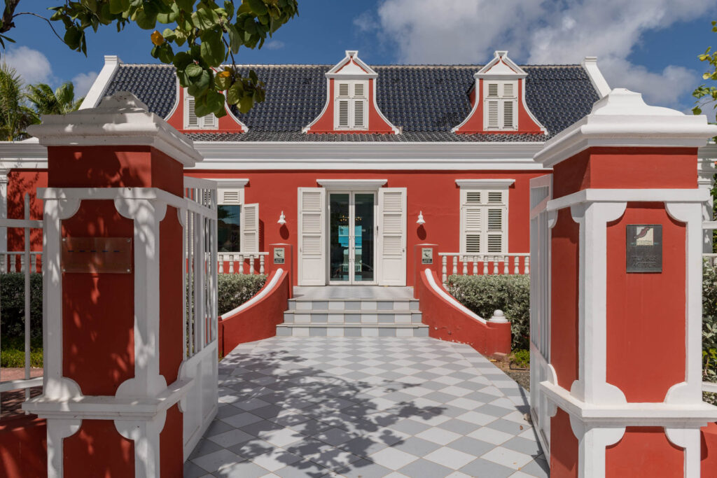 Mansion in Willemstad | Focus On Mee | Robert Mee