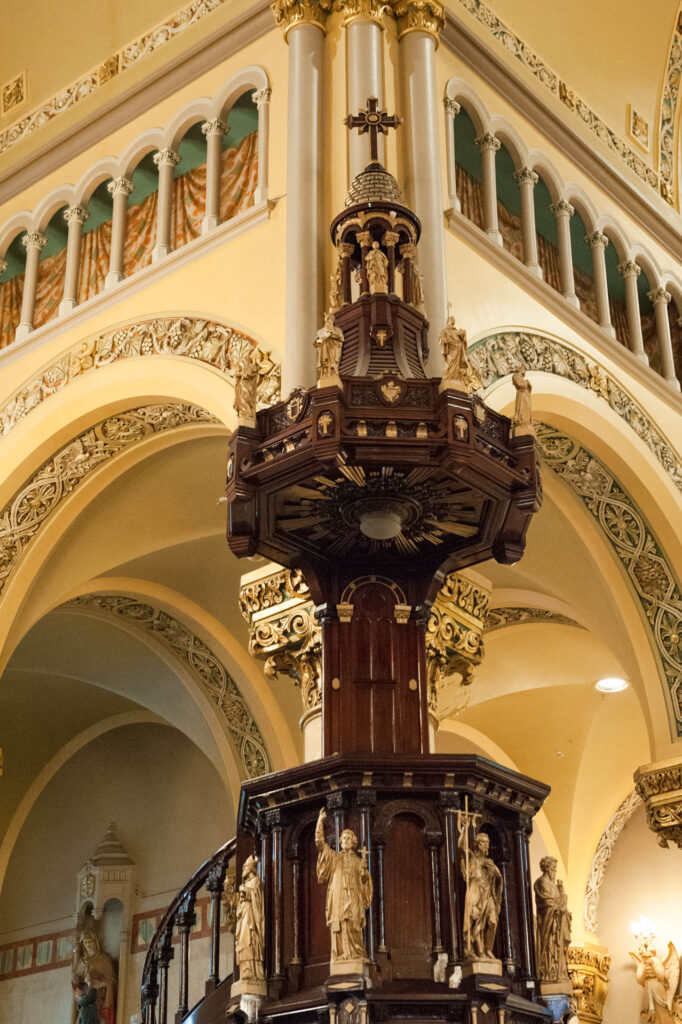 Pulpit of Paroisses Saint-Stanislas-de-Kostka