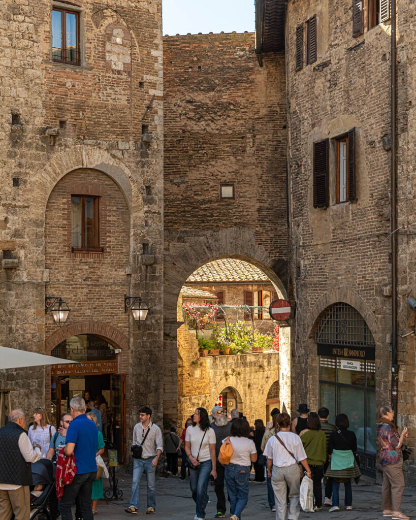 San Gimignano - Piazza del Cisterna